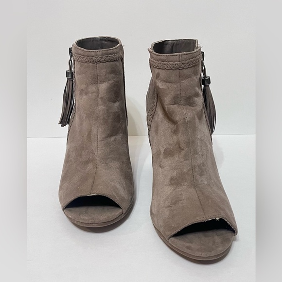 Vanity Women’s Peep-Toe Bootie Chunky Heel Boot - Picture 2 of 14